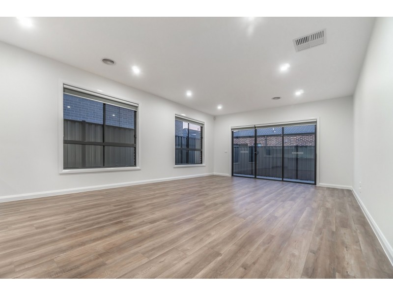 14 Booyong Street, Craigieburn VIC 3064