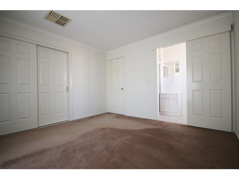 16 Redwood Drive, Meadow Heights VIC 3048