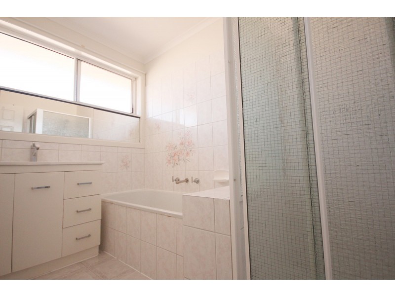 16 Redwood Drive, Meadow Heights VIC 3048