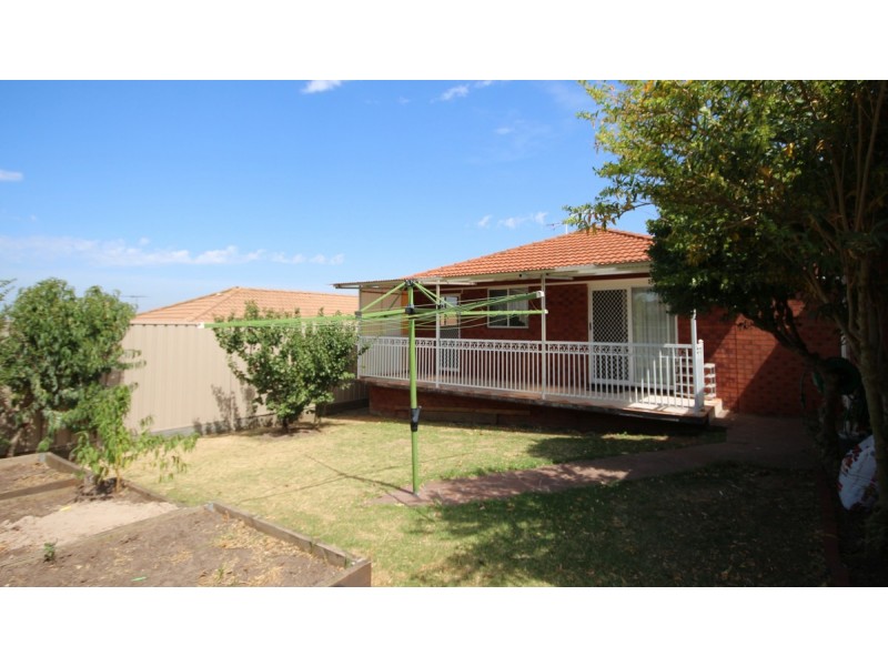 16 Redwood Drive, Meadow Heights VIC 3048