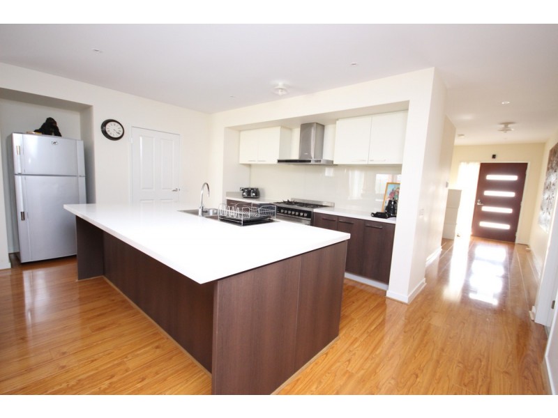 6 Fenland Street, Craigieburn VIC 3064
