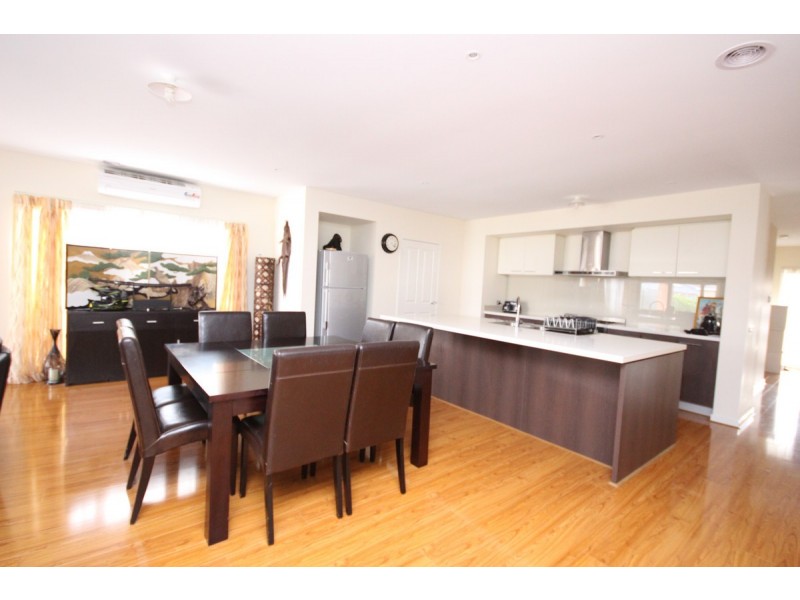 6 Fenland Street, Craigieburn VIC 3064