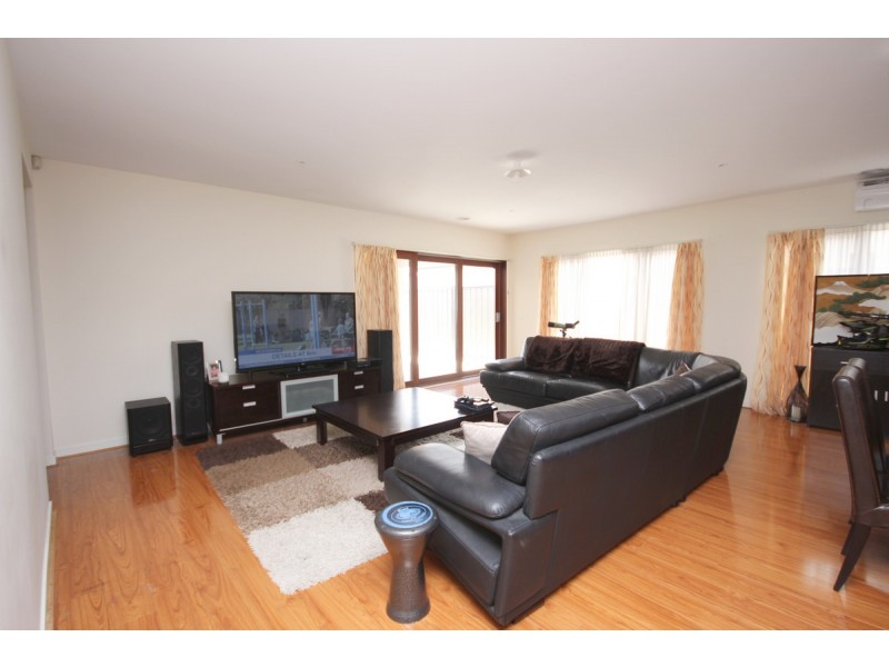 6 Fenland Street, Craigieburn VIC 3064