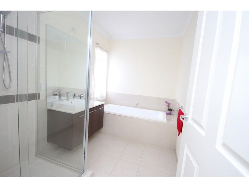 6 Fenland Street, Craigieburn VIC 3064