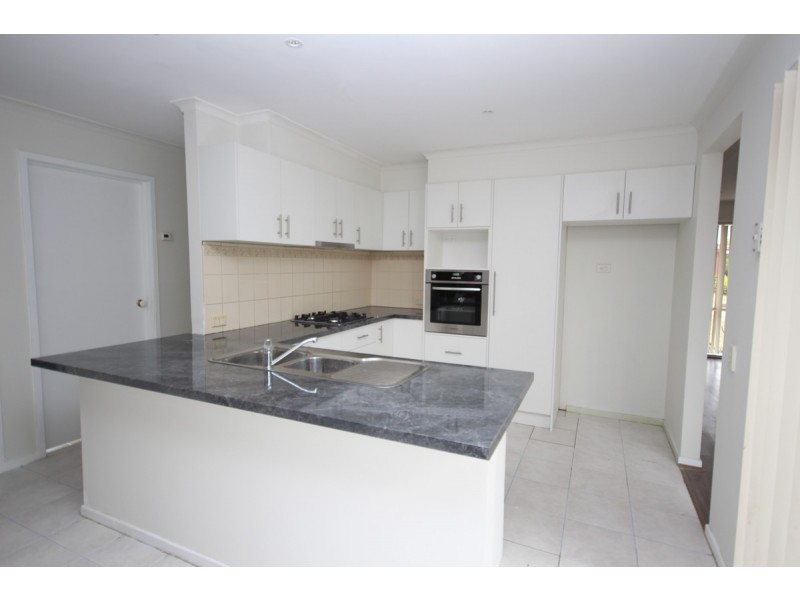 1 Pinnock Avenue, Roxburgh Park VIC 3064