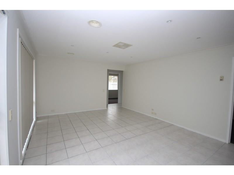 1 Pinnock Avenue, Roxburgh Park VIC 3064