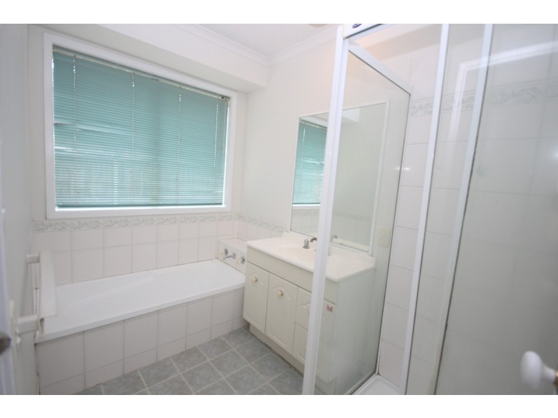 1 Pinnock Avenue, Roxburgh Park VIC 3064