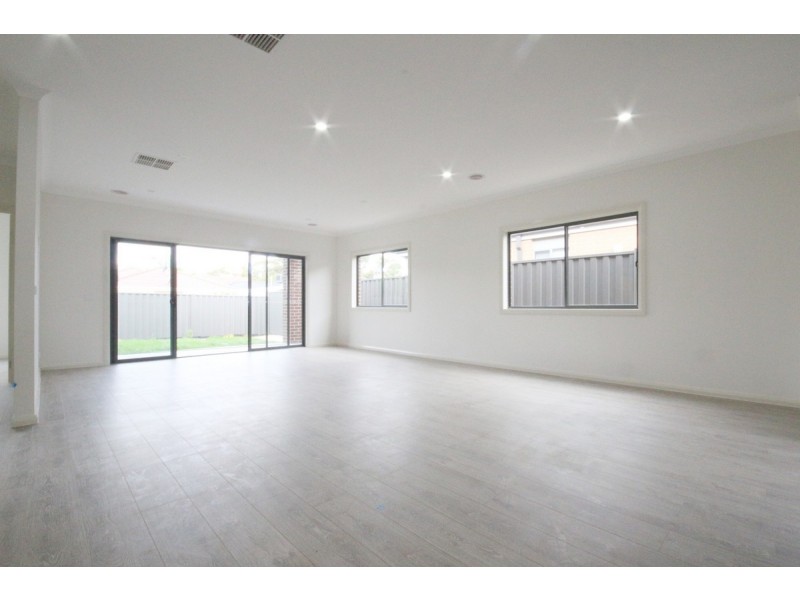 74 Everglade Crescent, Roxburgh Park VIC 3064