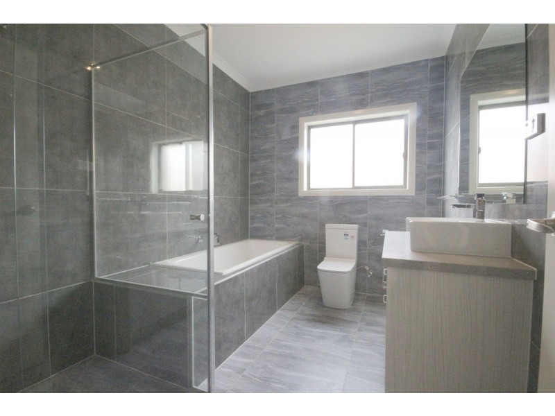 74 Everglade Crescent, Roxburgh Park VIC 3064