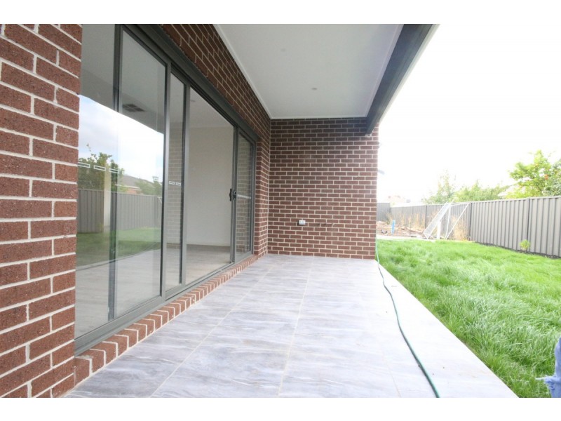 74 Everglade Crescent, Roxburgh Park VIC 3064