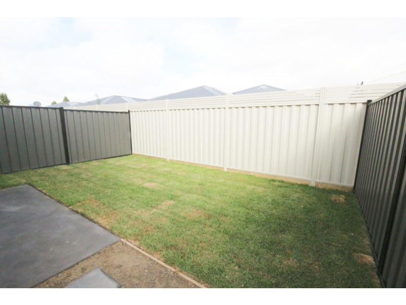 10 Merlin Street, Craigieburn VIC 3064