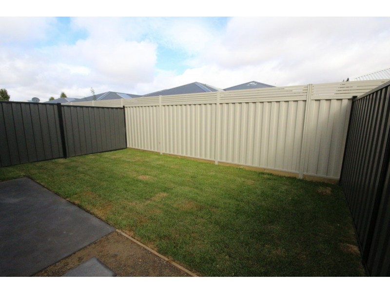 12 Merlin Street, Craigieburn VIC 3064
