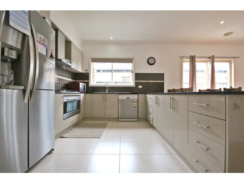 37 Brickwood Circuit, Craigieburn VIC 3064