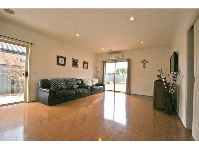 37 Brickwood Circuit, Craigieburn VIC 3064