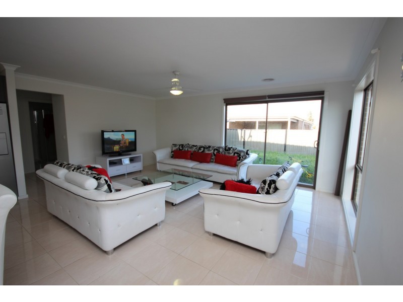 4 Pembury Street, Craigieburn VIC 3064