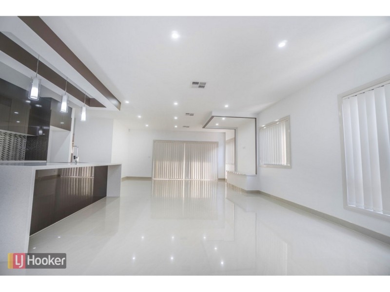 31 Quarter Street, Roxburgh Park VIC 3064