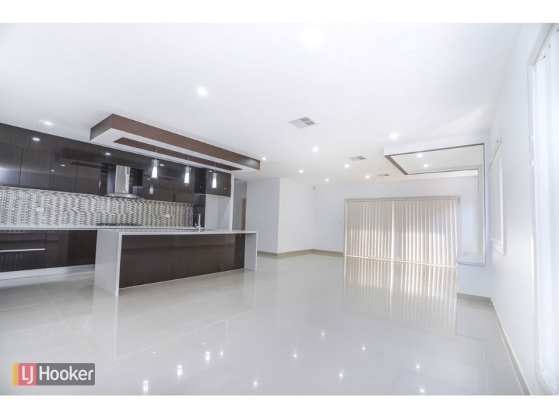 31 Quarter Street, Roxburgh Park VIC 3064