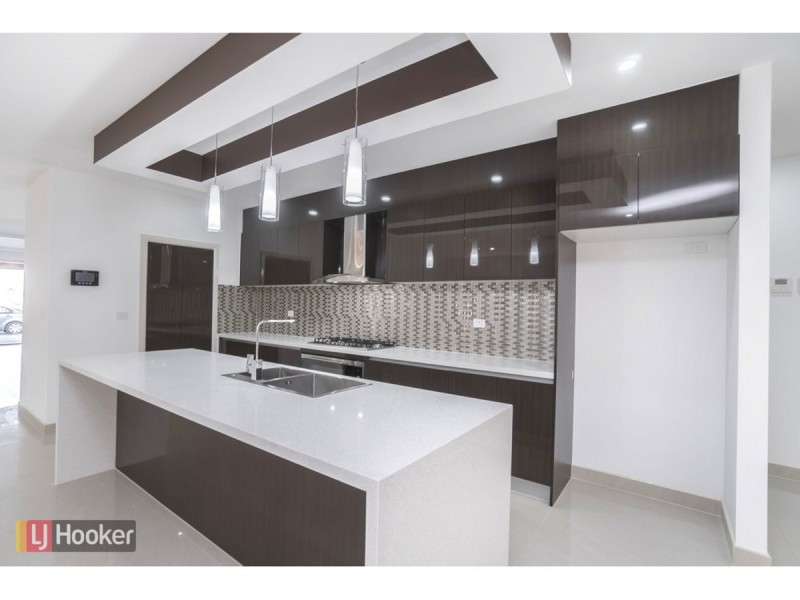 31 Quarter Street, Roxburgh Park VIC 3064