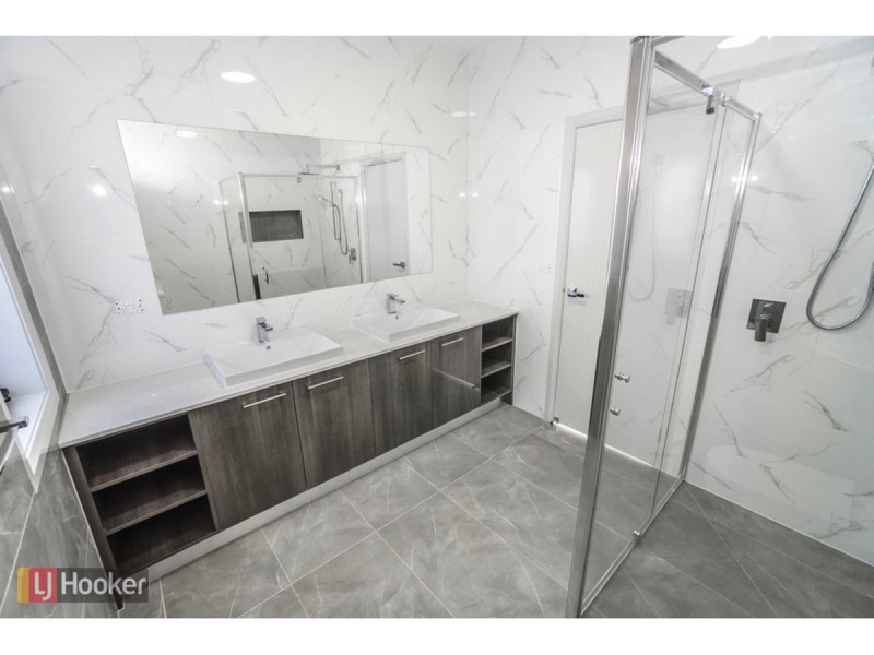 32 Quarter Street, Roxburgh Park VIC 3064