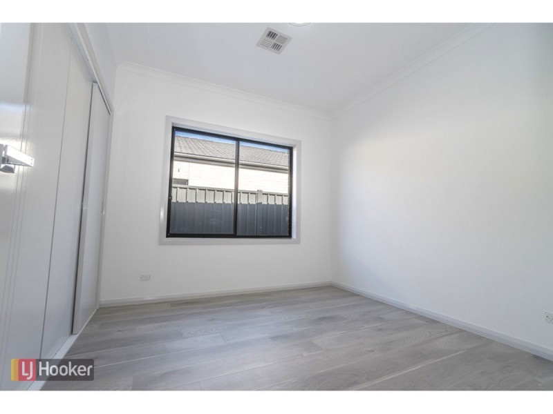 32 Quarter Street, Roxburgh Park VIC 3064