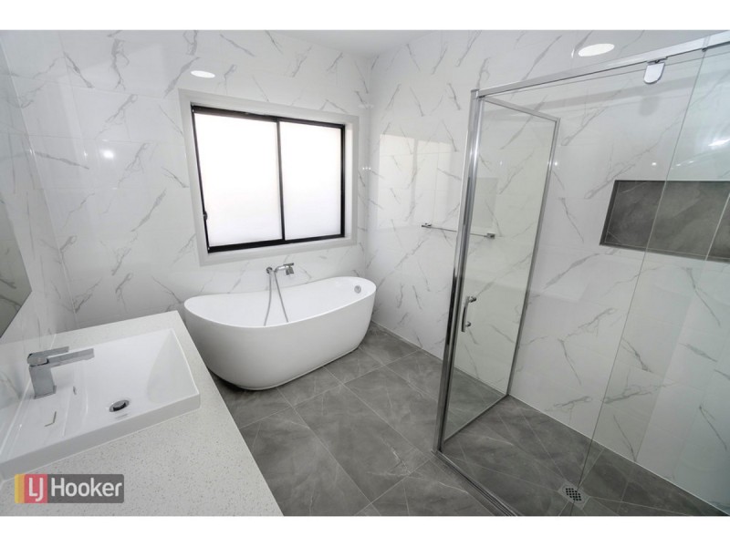 32 Quarter Street, Roxburgh Park VIC 3064