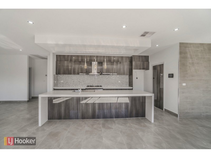 32 Quarter Street, Roxburgh Park VIC 3064