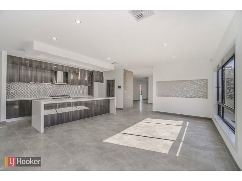 32 Quarter Street, Roxburgh Park VIC 3064