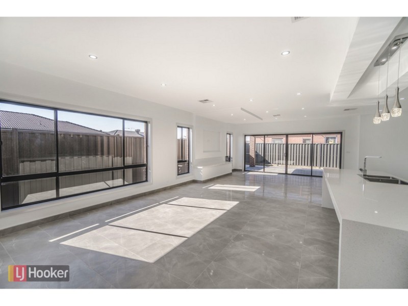 32 Quarter Street, Roxburgh Park VIC 3064