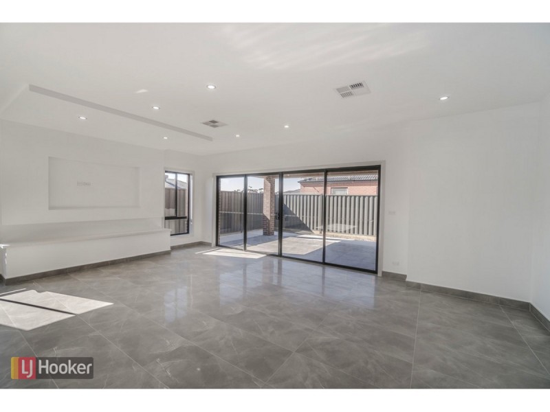 32 Quarter Street, Roxburgh Park VIC 3064