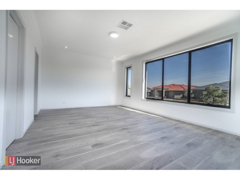 32 Quarter Street, Roxburgh Park VIC 3064