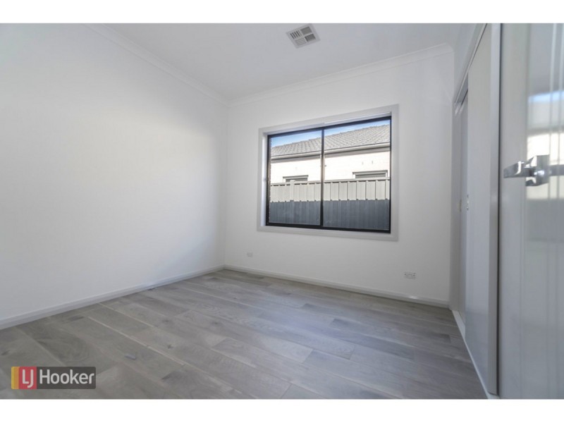 32 Quarter Street, Roxburgh Park VIC 3064