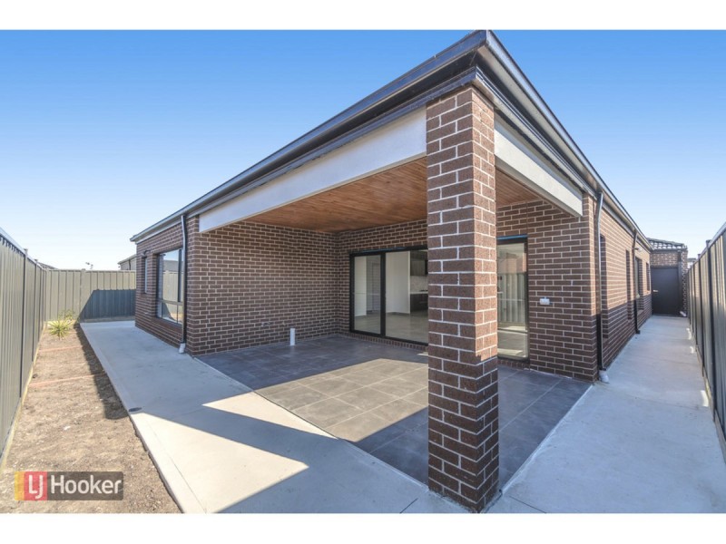 32 Quarter Street, Roxburgh Park VIC 3064