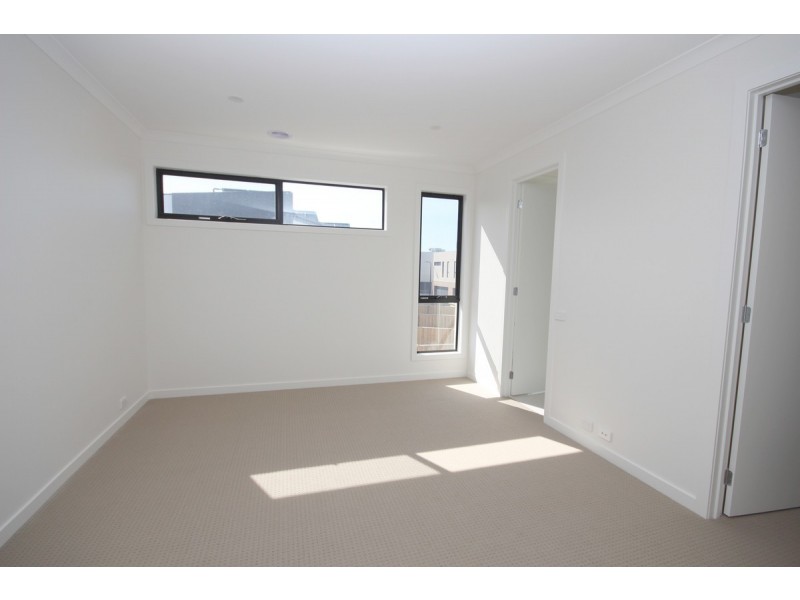 8 Yarramie Circuit, Craigieburn VIC 3064