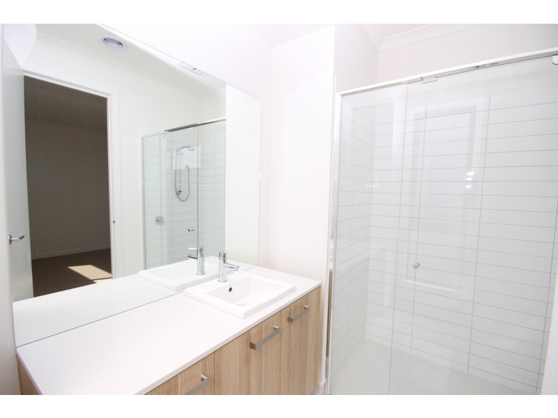 8 Yarramie Circuit, Craigieburn VIC 3064