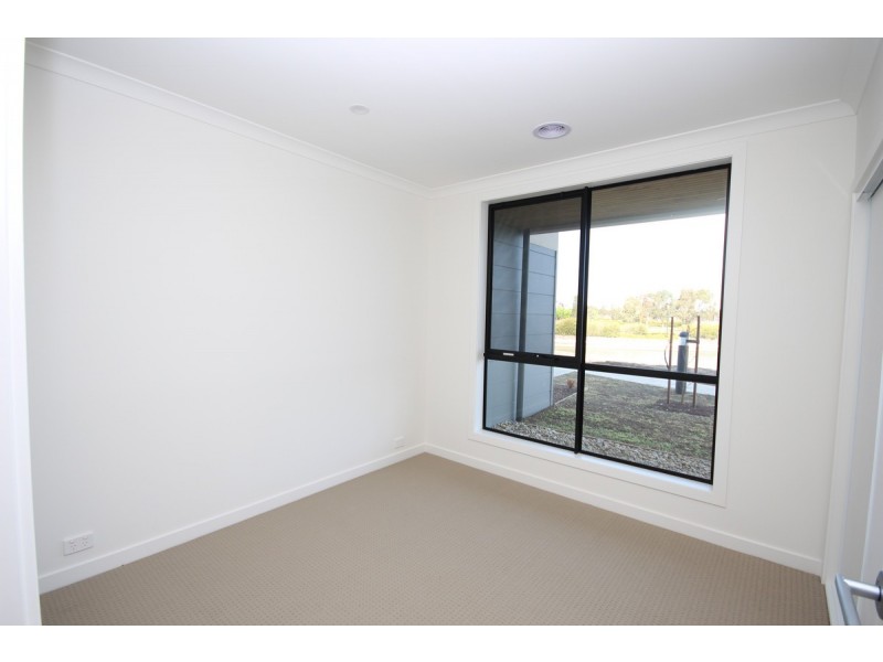 8 Yarramie Circuit, Craigieburn VIC 3064