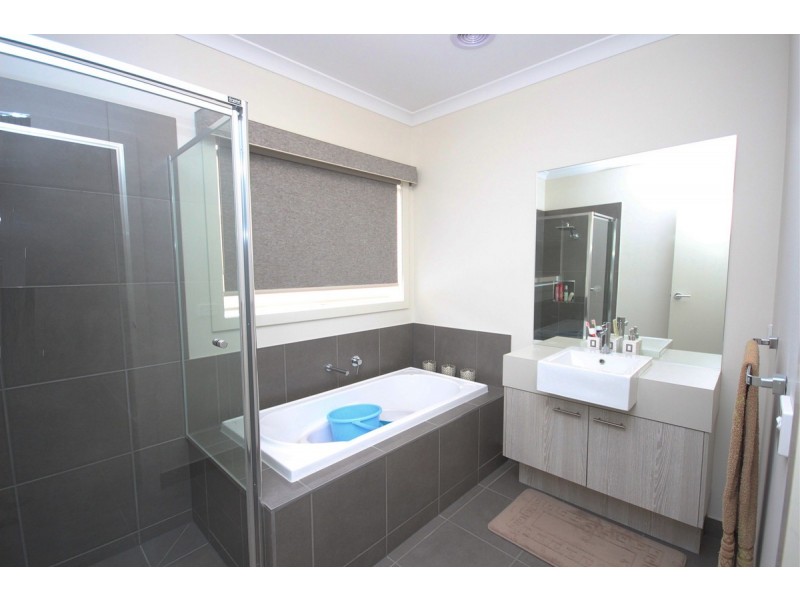 6 Gardner Terrace, Craigieburn VIC 3064