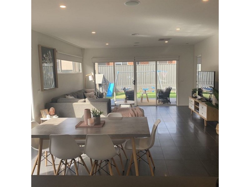 18 Bianca Crescent, Greenvale VIC 3059