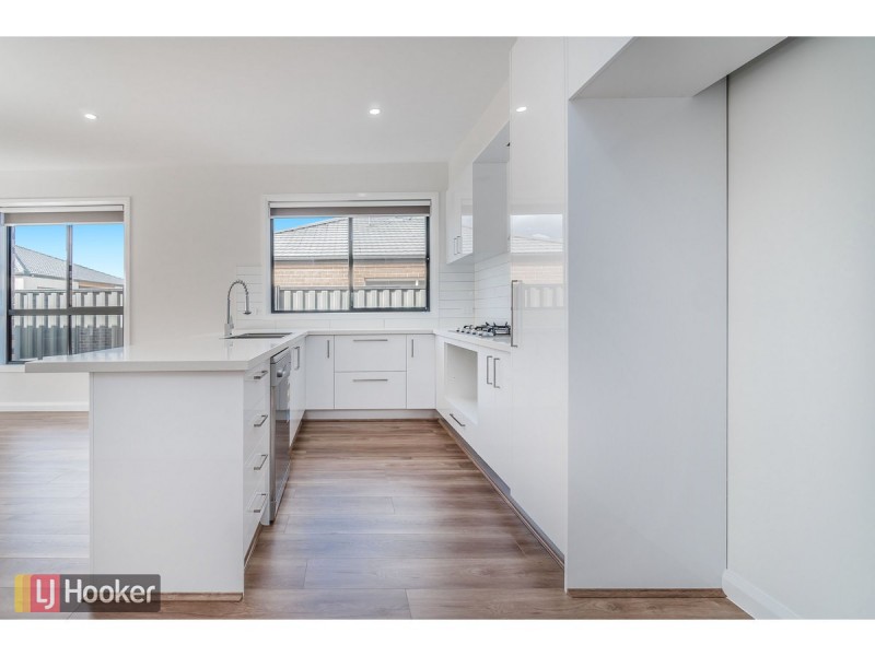 21 Hues Street, Craigieburn VIC 3064