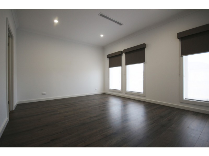 45 Upthorpe Loop, Mickleham VIC 3064