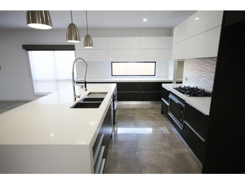 45 Upthorpe Loop, Mickleham VIC 3064