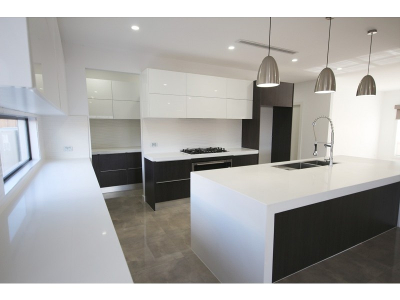 45 Upthorpe Loop, Mickleham VIC 3064