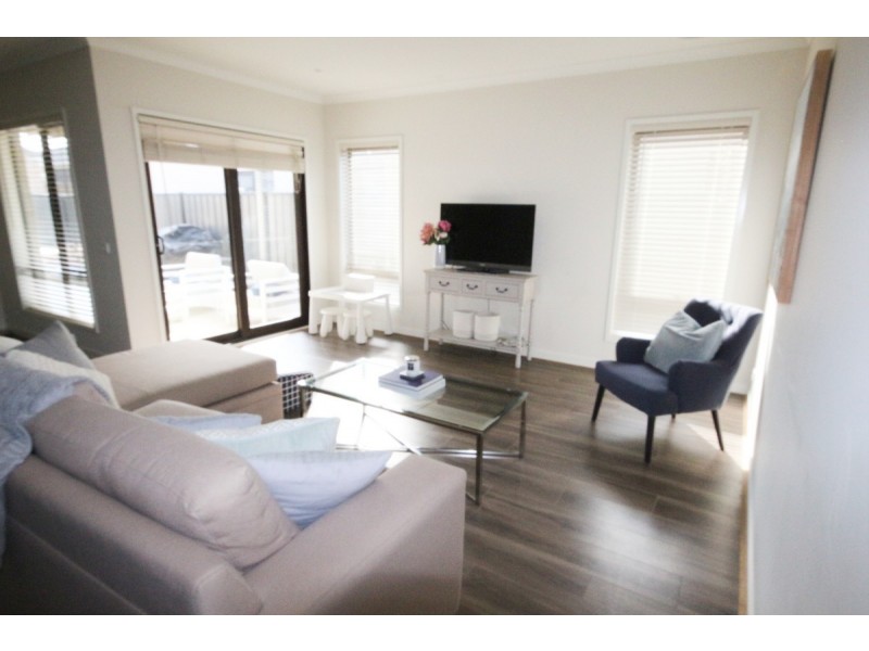 27 Bluebell Drive, Craigieburn VIC 3064