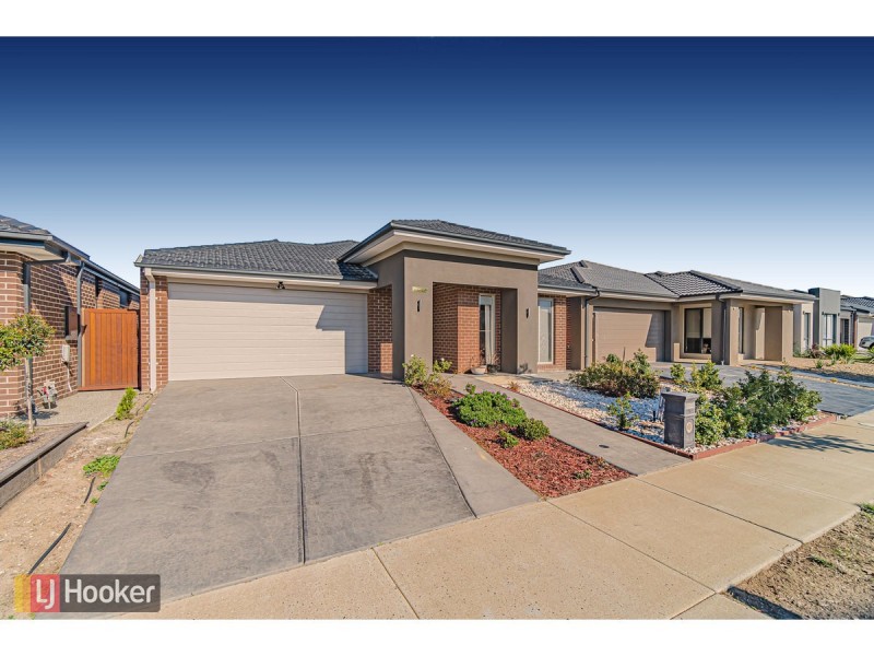 16 Degraves Street, Mickleham VIC 3064