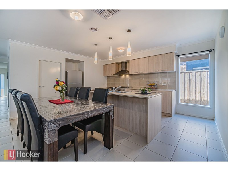 16 Degraves Street, Mickleham VIC 3064