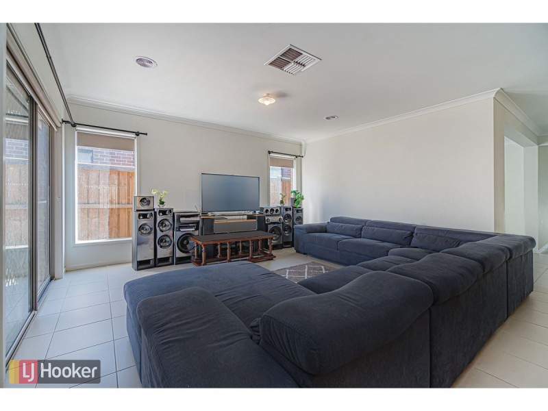 16 Degraves Street, Mickleham VIC 3064