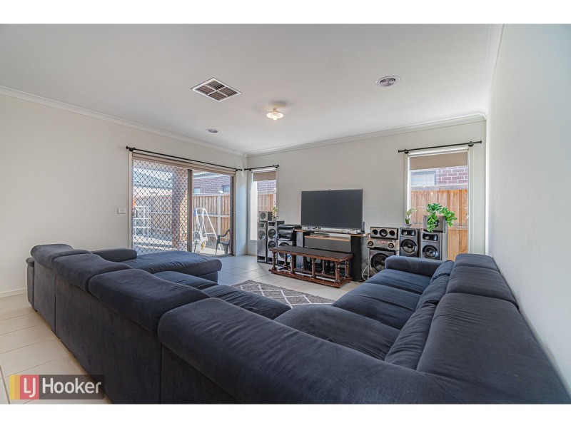 16 Degraves Street, Mickleham VIC 3064