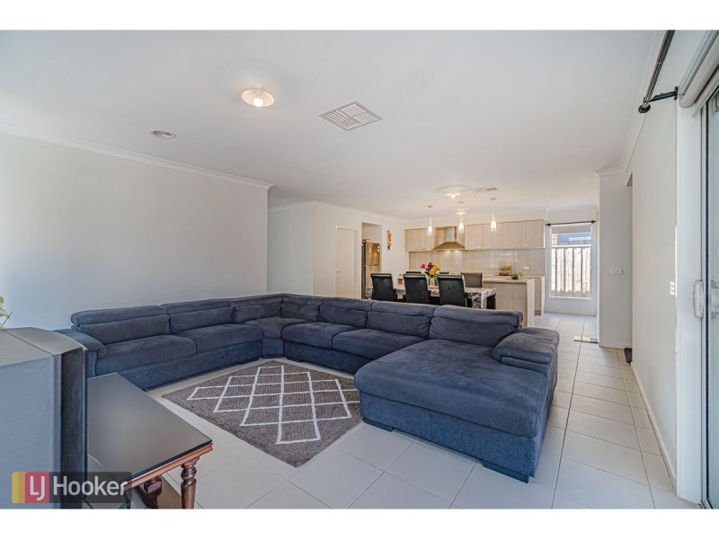 16 Degraves Street, Mickleham VIC 3064