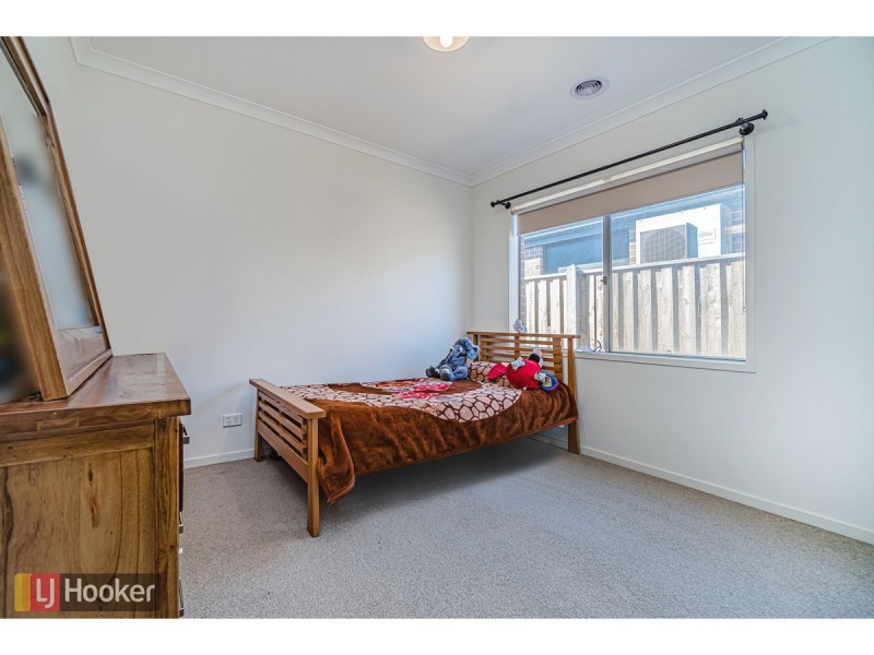 16 Degraves Street, Mickleham VIC 3064
