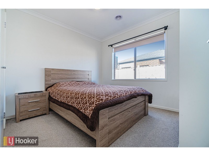 16 Degraves Street, Mickleham VIC 3064