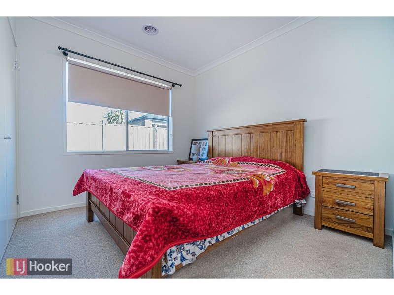 16 Degraves Street, Mickleham VIC 3064